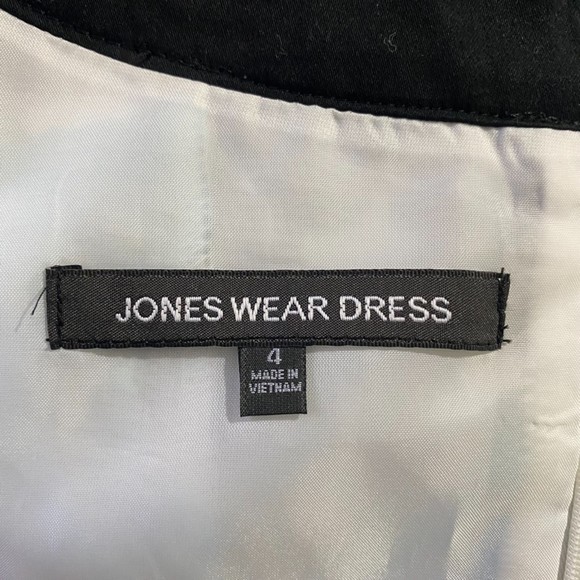 NWOT Jones Wear Stretch Dress Fit Flare Floral  Size 4 Blue Black White - Picture 8 of 9